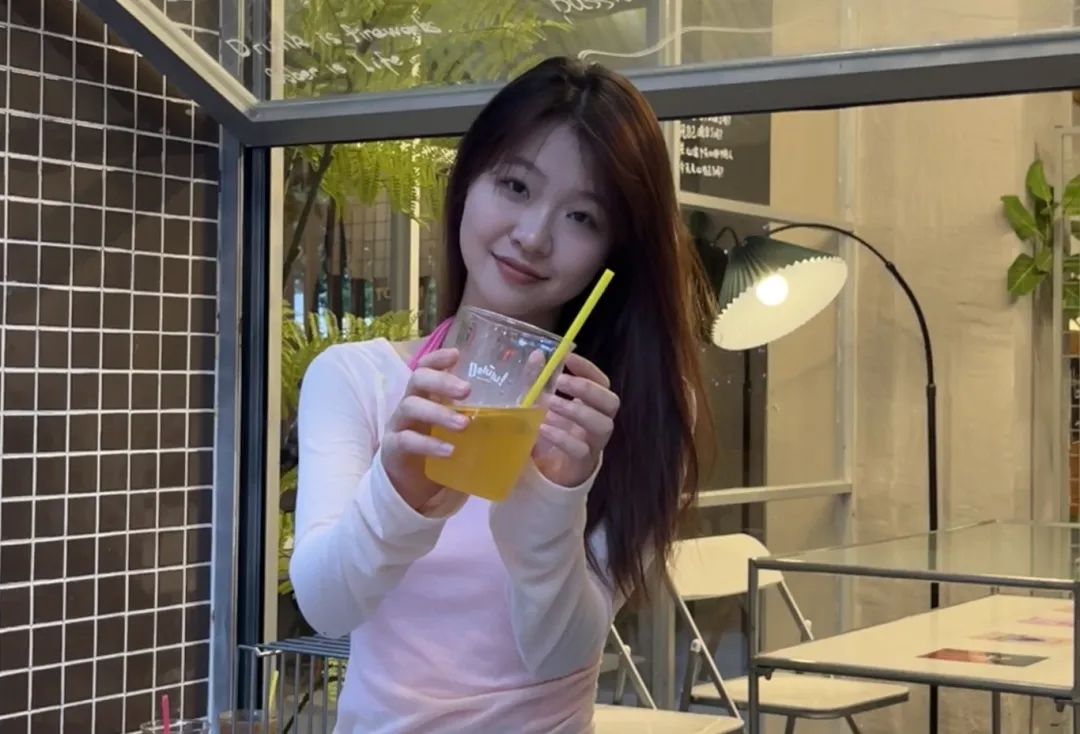 17电子信息学院李杰婷（横）.jpg